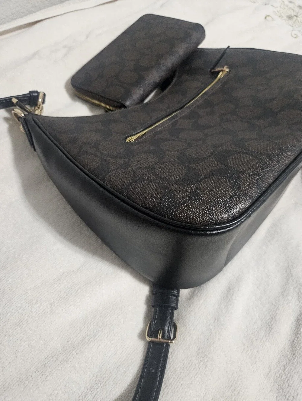 🚫SOLD🚫Coach Brown and Black Signature Shoulder Bag with Matching Wallet